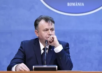 Nelu Tataru, secretar de stat in ministerul Sanatatii si Raed Arafat (nu se afla in imagine), secretar de stat in ministerul Afacerilor Interne, sustin o conferinta de presa referitoare la numarul pacientilor cu coronavirus din Romania si a masurilor de preventie a infectarii populatiei cu virusul COVID-19, miercuri 11 martie 2020, la sediul ministerului Afacerilor Interne (MAI) din Bucuresti. ANDREEA ALEXANDRU / MEDIAFAX FOTO