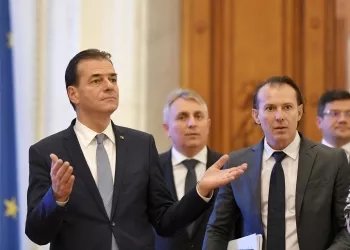 Presedintele Partidului National Liberal (PNL), Ludovic Orban (S), reactioneaza la finalul sedintei Biroului Politic National (BPN) al PNL, joi 24 octombrie 2019, la Palatul Parlamentului. ANDREEA ALEXANDRU / MEDIAFAX FOTO