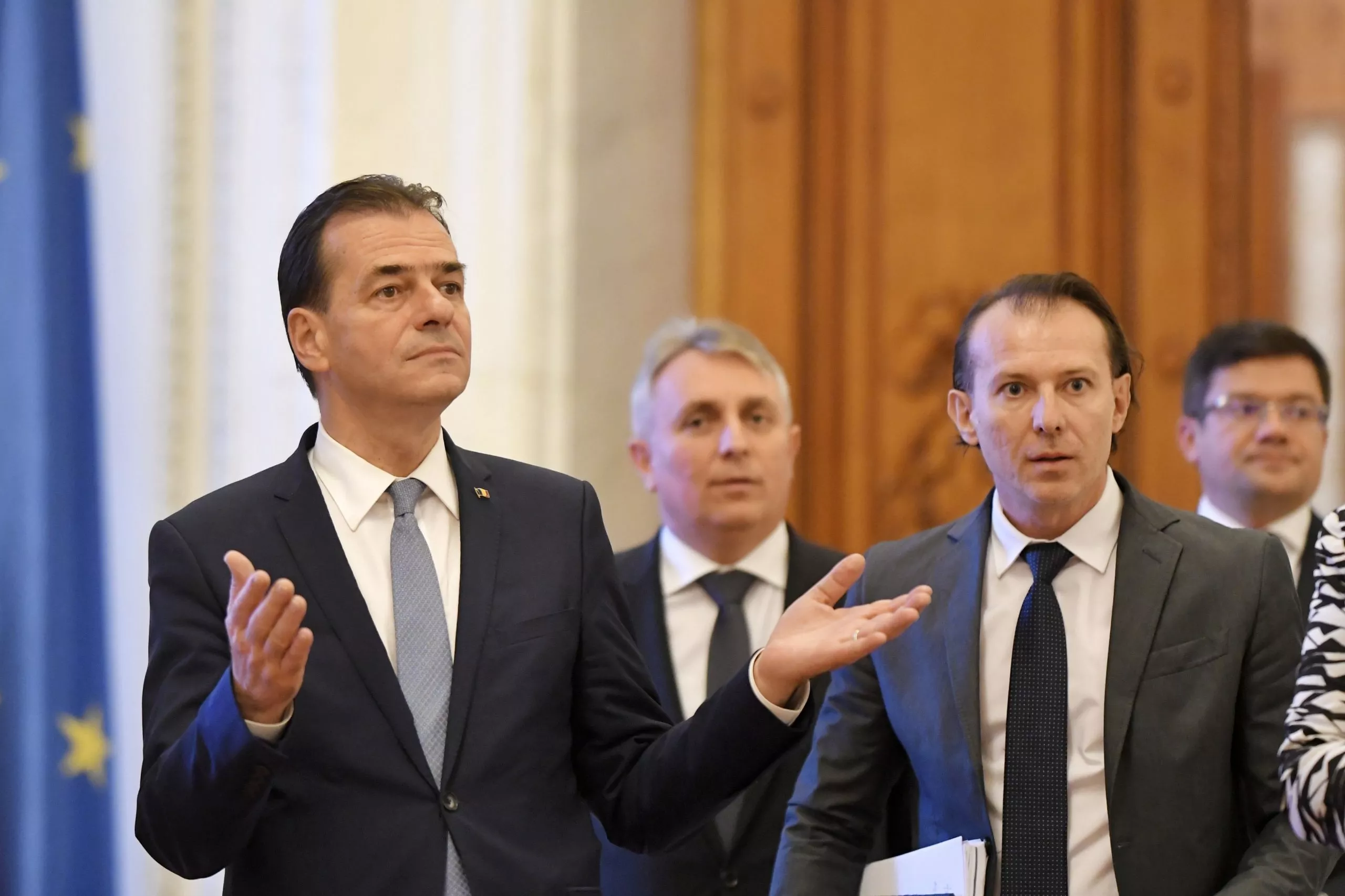 Presedintele Partidului National Liberal (PNL), Ludovic Orban (S), reactioneaza la finalul sedintei Biroului Politic National (BPN) al PNL, joi 24 octombrie 2019, la Palatul Parlamentului. ANDREEA ALEXANDRU / MEDIAFAX FOTO