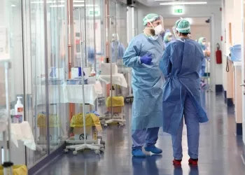 Intensive care unit at the Nuova Poliambulanza hospital for the Coronavirus Covid-19, doctors and nurses, healthcare workers and hospital workers with overalls and protection to prevent infection. Brescia, Italy on March 19, 2020. Photo by Filippo Venezia/IPA/ABACAPRESS.COM
