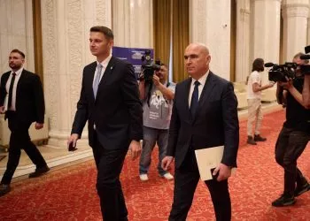 Prezentarea programului de guvernare în plenul reunit al Senatului și Camerei Deputaților înaintea votului pentru învestirea guvernului condus de prim-ministrul desemnat Ilie Bolojan, la Palatul Parlamentului din București, 23 iunie 2025. Inquam Photos / Codrin Unici