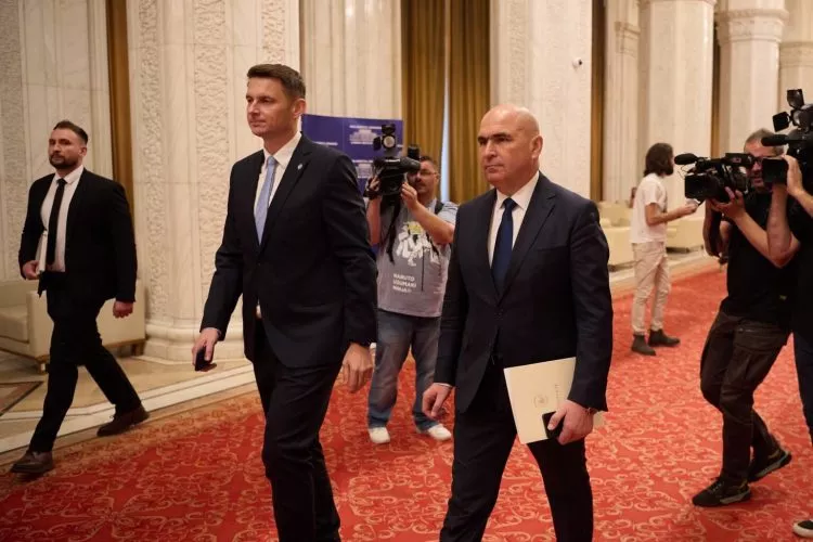 Prezentarea programului de guvernare în plenul reunit al Senatului și Camerei Deputaților înaintea votului pentru învestirea guvernului condus de prim-ministrul desemnat Ilie Bolojan, la Palatul Parlamentului din București, 23 iunie 2025. Inquam Photos / Codrin Unici