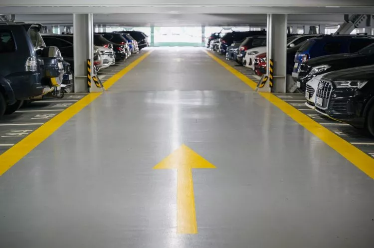 parcare Otopeni pret