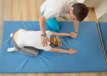 Physical therapist kinetotherapy and pacient