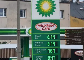 Polonia renunță la plafonarea prețurilor la carburanți din septembrie