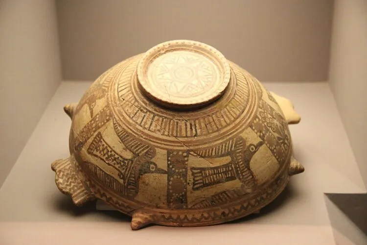 Ancient Greece Pottery Vessel with Birds (28448442142)