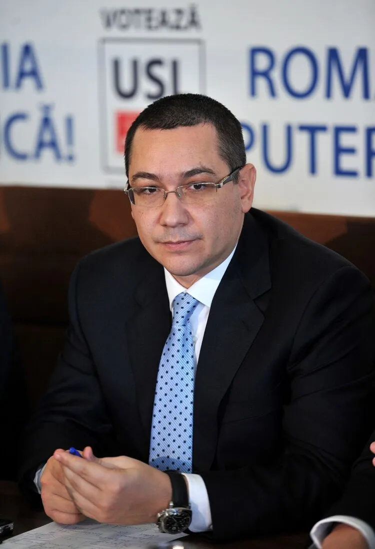 Ponta acuză „hienele” care l-au criticat pe Nicușor Dan după recepția de 1 Decembrie