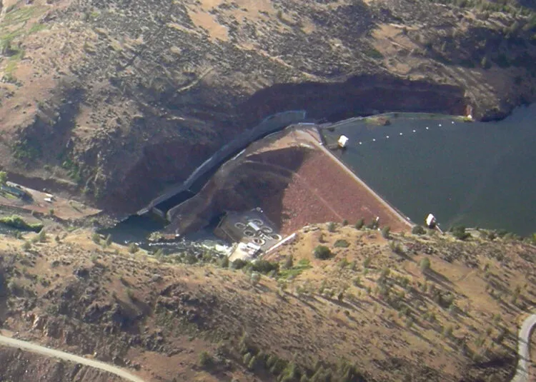 Iron Gate Dam and Fish Hatchery (cropped)