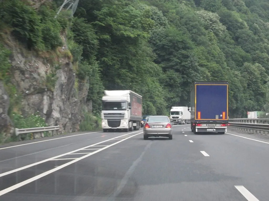 Valea Oltului: restricții pentru camioane, prelungite până pe 15 noiembrie