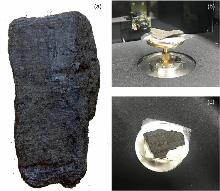 Un papirus carbonizat din Herculaneum, citit fără să fie desfăcut