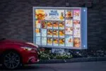 Istoria restaurantelor drive-thru: cum a apărut ideea de a mânca din mașină