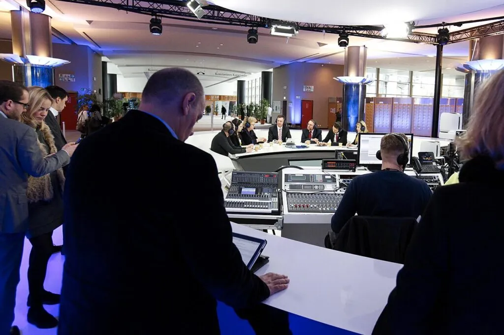 Parlamentul auzi astazi primii sase ministri ai cabinetului Muresan
