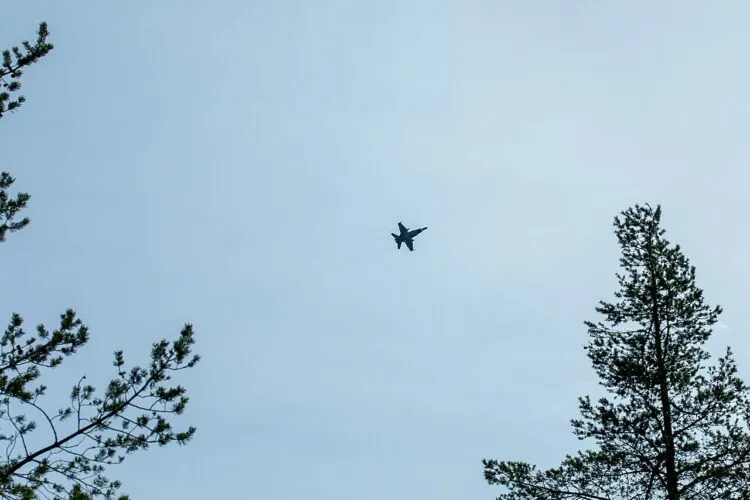 F-18 spanioli decolare în 15 minute când drone rusești intră în România