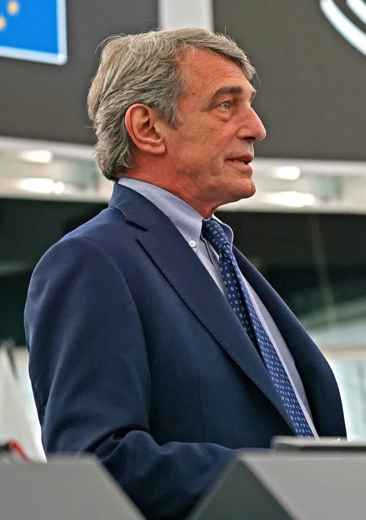 Parlamentul European adopță măsuri pentru protejarea democrației împotriva dezinformării
