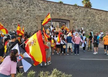 Mii de migranți se înghesuie la noul centru de cazare din Ceuta