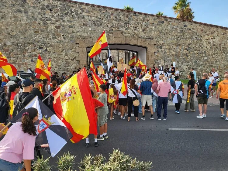Mii de migranți se înghesuie la noul centru de cazare din Ceuta