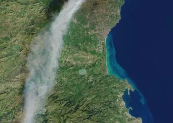 MAE avertizează români în Sicilia: zboruri suspendate din cauza erupției Etnei