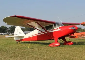 Mici companii aeriene rezistă prin rute nerentabile și lux ieftin
