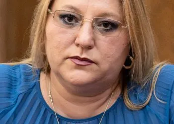 Șoșoacă susține la Russia Today că politicienii români opresc apa din munți