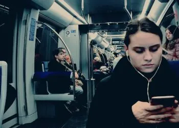 Jurnalistă renunță la podcasturi: „Mintea mi-a avut nevoie de liniște