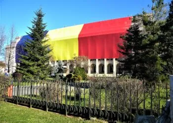 Parlamentul va vota investitura Guvernului Mureşan miercuri la ora 13:00