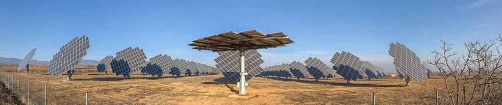 Panourile solare asigură peste jumătate din energia electrică din țară