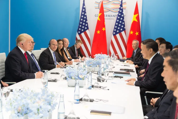 SUA și China semnează acorduri comerciale după vizita lui Xi la Washington
