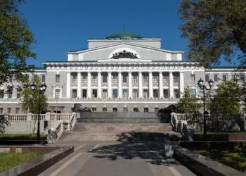 Banca Centrală a Rusiei menține dobânda la 14% din cauza inflației