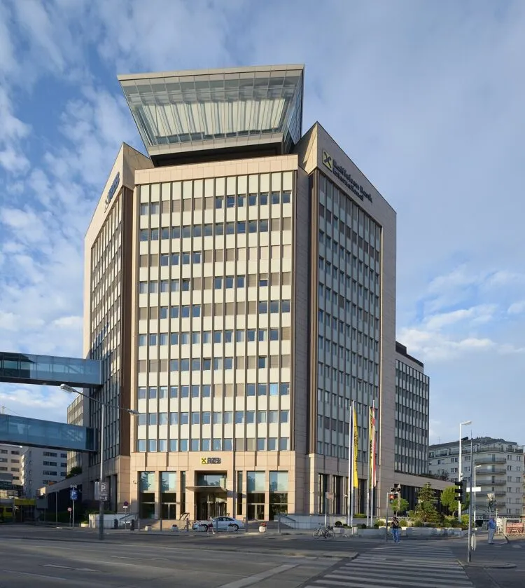 Raiffeisen finalizează preluarea Garanti Bank România în octombrie 2026