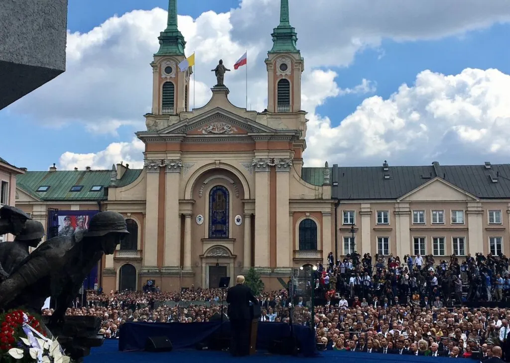 Trump anunță bază militară permanentă americană în Polonia