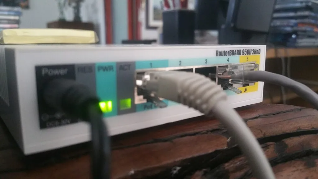 Două vulnerabilități critice, exploatate activ de pirații informatici