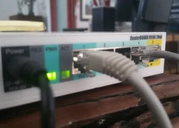 Două vulnerabilități critice, exploatate activ de pirații informatici