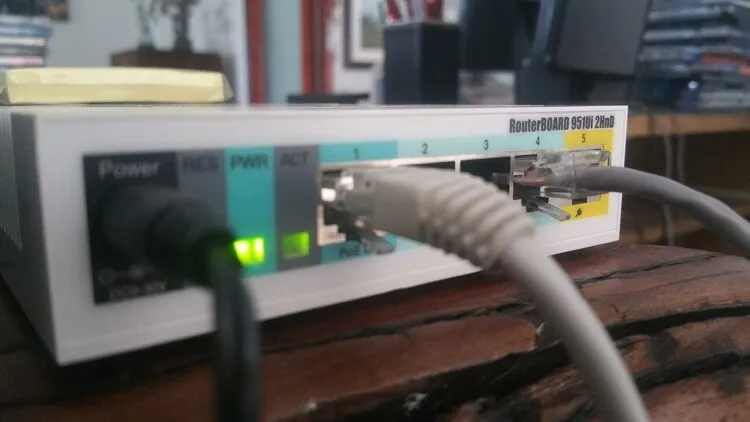 Două vulnerabilități critice, exploatate activ de pirații informatici
