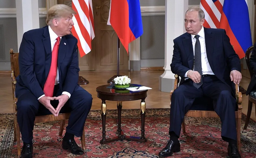Trump va semna decrete de sancțiuni contra Rusiei și importatorilor de energie rusă