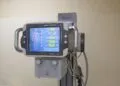 Antreprenor român îi oferă lui Bolojan cheile firmei sale