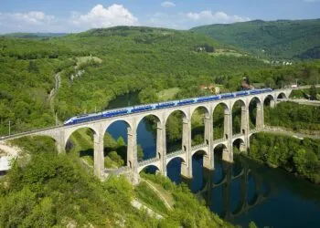 Turcia pregătește linie feroviară de 513 km pe coasta Mării Negre