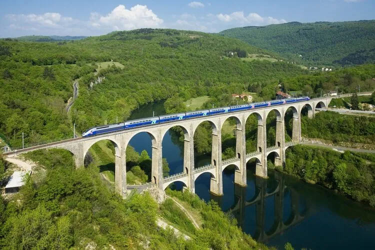 Turcia pregătește linie feroviară de 513 km pe coasta Mării Negre