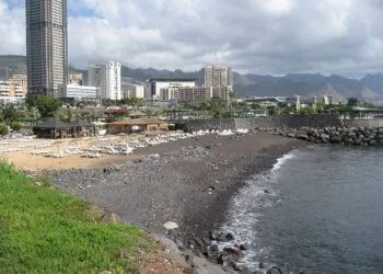 Tenerife are prețuri mai mici decât stațiunile românești