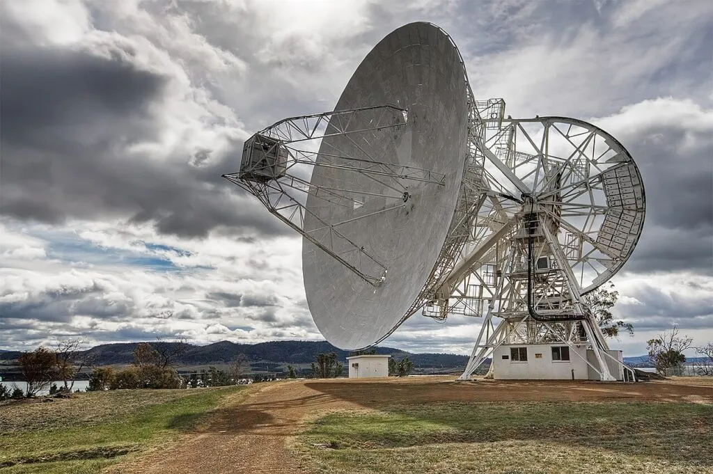 Astronomii detectează prima emisie radio de la o exoplanetă îndepărtată