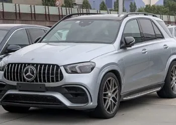 Mercedes-Benz GLE și GLS 2026 vine cu sistem de operare MB.OS și actualizări OTA