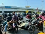 Deputații aproba privilegii pentru motocicliști și mopedişti pe drumurile publice