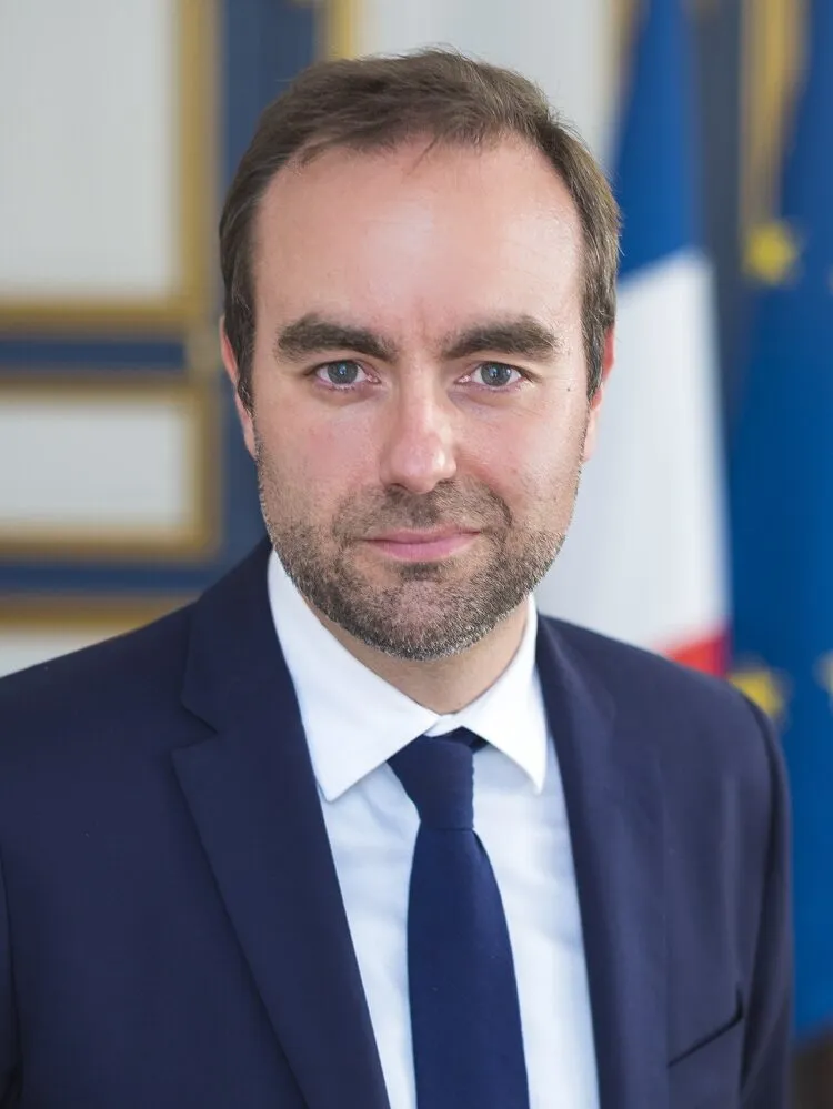 Premierul francez promite măsuri pentru elevi și reducere preț carburant