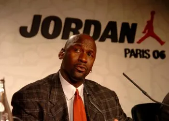 Michael Jordan sfătuiește tânăr baschetbalist