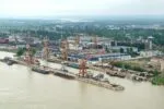 Șantierul Naval Tulcea din era comunistă: lipuri, haos și pericol pentru elevi