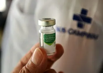 Farmaciile primesc 600.000 doze de vaccin antigripal săptămâna viitoare