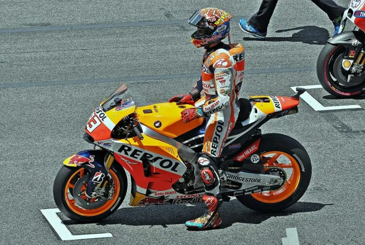 Marc Márquez câștigă MotoGP în Japonia, cursa F1 din Malaezia amânată