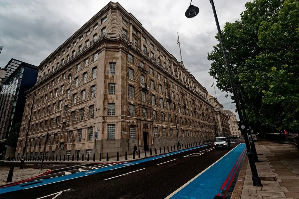 MI5 avertizează: peste 100 academicieni britanici au ajutat serviciile secrete chineze
