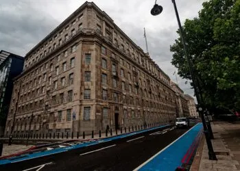MI5 avertizează: peste 100 academicieni britanici au ajutat serviciile secrete chineze