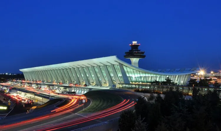 Aproape 700.000 de euro au dispărut din depozitul vamal al Aeroportului Otopeni