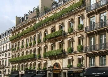 Magazinele de lux din Paris se baricadează înainte de noi proteste